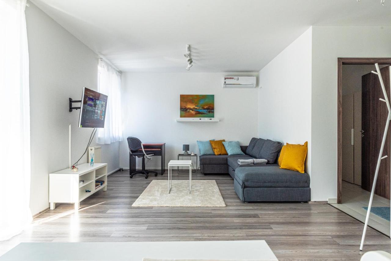 Amphora Luxury With Free Private Parking And Cozy Balcony Appartement Boedapest